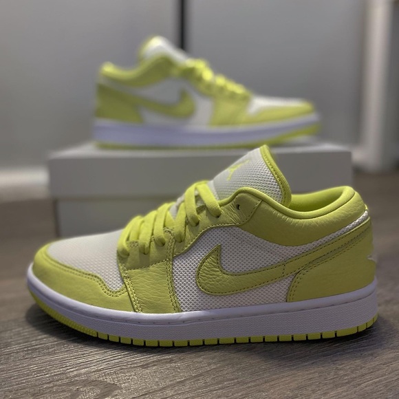 Air Jordan 1 Low LimeLight - Picture 1 of 2